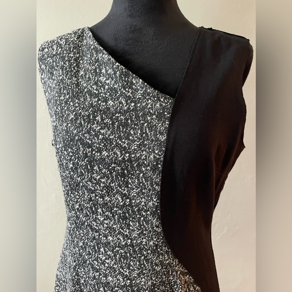 Elie Tahari Black/White Dress, size 10, back zipper, underlining, like new - Picture 3 of 8